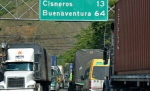 Más de 6 mil vehículos represados por el bloqueo en la vía que conduce a Buenaventura